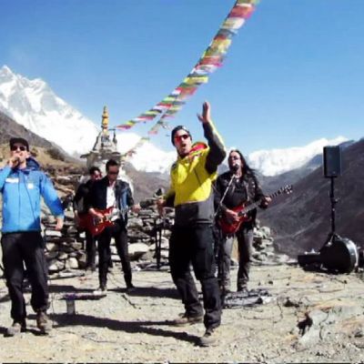 AncarA ja rap-artisti Signmark ovat soittaneet maailman korkeimman sähköisen keikan Nepalissa Mount Everestillä.