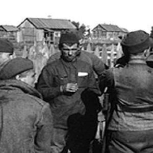 svartvit bild av ryska krigsfångar