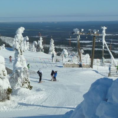 Laskettelijoita Iso-Syötteellä
