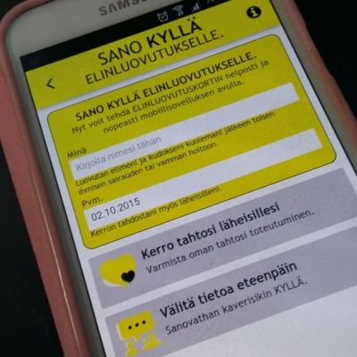 Elinluovutuskortti älypuhelimessa.