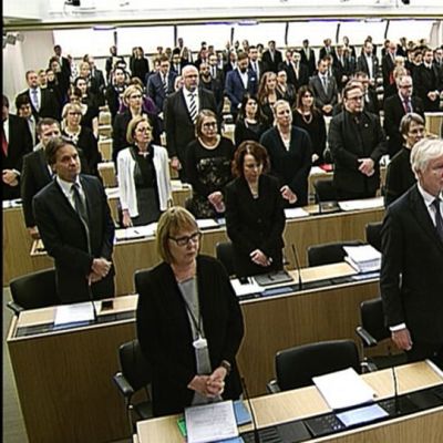 Eduskunnan hiljainen hetki.