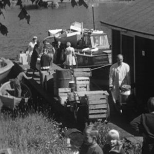 Kuljetusalus saapuu Haapasaareen 1964