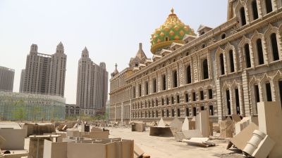 Övergivna halvfärdiga höghus i Shijiazhuang i Hubei-provinsen i Kina.