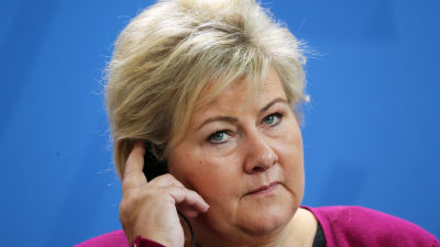 Norges statsminister Erna Solberg i närbild, under en presskonferens med Angela Merkel i oktober 2019.