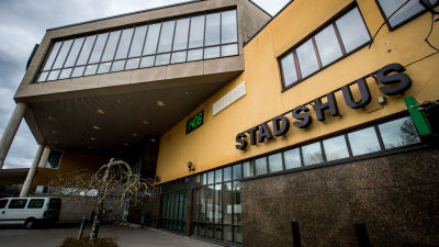Ingången till Pargas stadshus