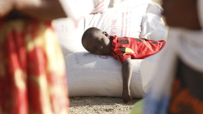 Mekellen kaupungin asukkaat saavat USAIDin ruoka-apua 8. maaliskuuta 2021.
