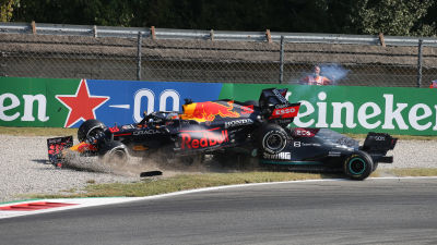 Verstappen och Hamilton krockar på Monza.
