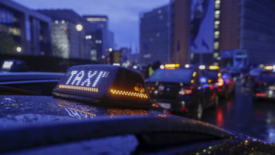 taxichaufförer demonstrerar i Bryssel