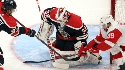 Chicagos målvakt Kevin Lankinen hade en svettig dag på jobbet.