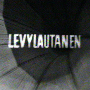 Levylautasen tunnus tuli leikkisästi esiin vanhanaikaisen gramofonin torvesta Levylautanen-ohjelman tunnusteksti tulee esiin gramofonin torvesta.