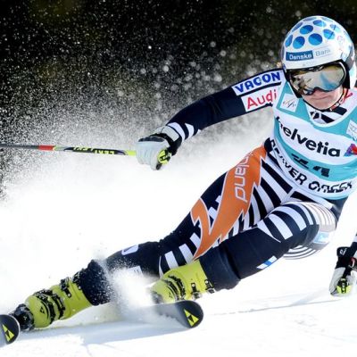 Tanja Poutiainen rinteessä.