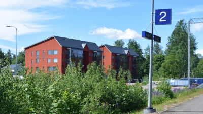 De nya hyreshusen i Sjundeå ligger ett stenkast från järnvägsstationen.