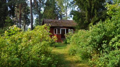 Rött hus vid Sagalunds museum