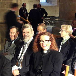 Lundin tuomiokirkossa pappeja istumassa reformaation 500-vuotisjuhlien ekumeenisessa palveluksessa.
