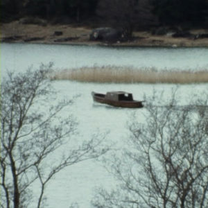 Puuvene saaristossa