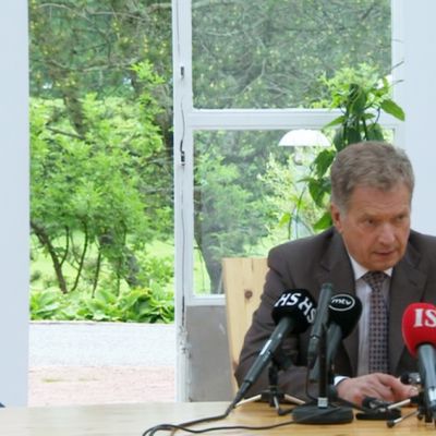 Sauli Niinistö avasi Kultarannan keskustelut.