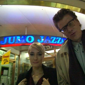 Maria Lindell ja Seppo Pietikäinen Jumo Jazzclubin edessä