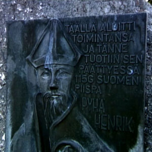 Pyhän Henrikin muistomerkki Repolassa pyhiinvaelluksen kuudentena päivänä.