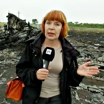 Marja Manninen malesialaisen matkustajakoneen turmapaikalla Graboven kylän lähistöllä Ukrainassa 18. heinäkuuta 2014.