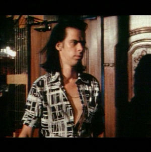 Australialaismuusikko Nick Cave kertoi haastattelussa musiikkivideonsa kummallisuuksista