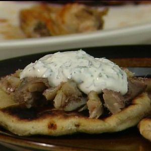 Kesäkeittiössä tehty savukalapäällysteinen perunarieska