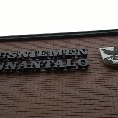Tuusniemen kunnantalon seinä