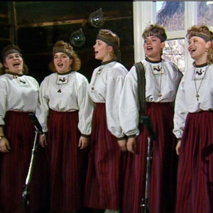 Värttinä-yhtye esiintyy 1990