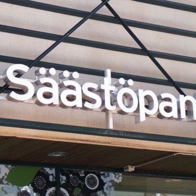 Säästöpankin kyltti.
