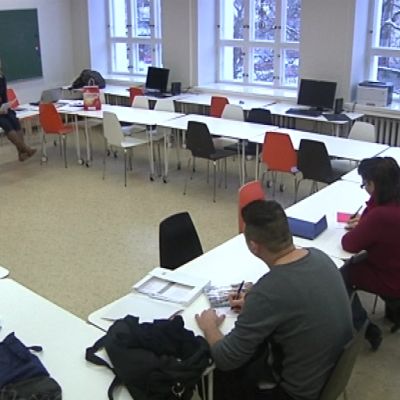 Suomen kielen opiskelijoita Vanajaveden Opistossa