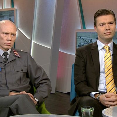 Tommi Lappalainen ja Charly Salonius-Pasternak Ylen aamu-tv:ssä 13. lokakuuta 2014.