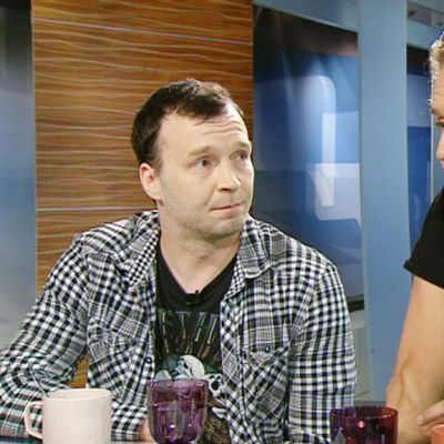 Yle TV2:ssa alkaa stand up -esiintyjiä esiin nostava ohjelma Naurun tasapaino, jonka tuomareista Ilari Johansson (oik.) ja Janne Ruusuvaara olivat Aamu-tv:n vieraina.