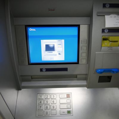 Pankkiautomaatti.
