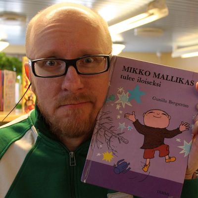 Mikko löysi iloista luettavaa.