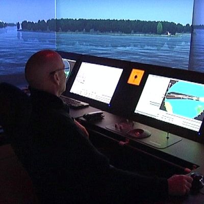 Yhdessä kahdeksasta Aboa Maren komentosiltasimulaattoreista voi ohjata Silja Linen Baltic Princessiä täysin todentuntuisissa olosuhteissa.