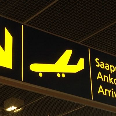 Lentoaseman saapuvat-kyltti