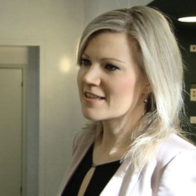 Kokoomuksen kansanedustaja Sofia Vikmanin keskiviikkoinen arvostelu puhemies Eero Heinäluomaa (sd) kohtaan käynnisti tämänkertaisen keskustelun eduskunnan puheenvuorojen jakamisesta.