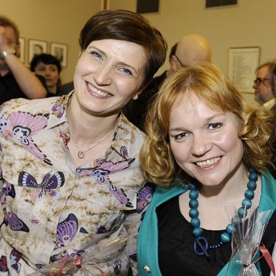 Uudet ministerit, peruspalveluministeri Susanna Huovinen, opetusministeri Krista Kiuru ja asunto- ja viestintäministeri Pia Viitanen SDP:n puoluehallituksen kokouksen jälkeen eduskunnassa.