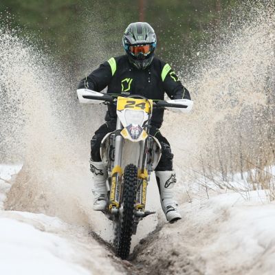 Antti Hellsten ajaa päitsiä vuonna 2014.