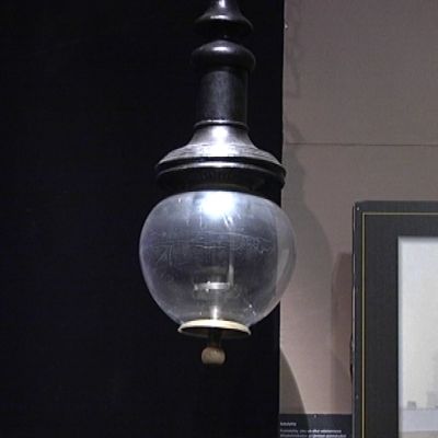 Porin ensimmäisiä katuvaloja museossa