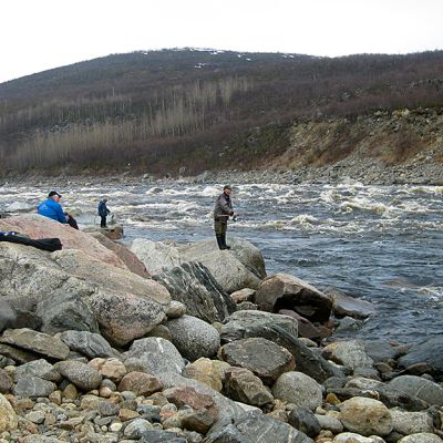 Kalastajat Tenojoen Alaköngäällä