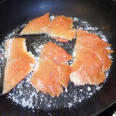 Suolassa paistettua nieriää ja tartarkastiketta