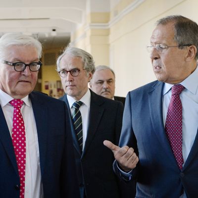 Venäjän ulkoministeri Sergei Lavrov tapasi maanantaina Saksan ulkoministerin Frank-Walter Steinmeierin Jekaterinburgissa Venäjällä.