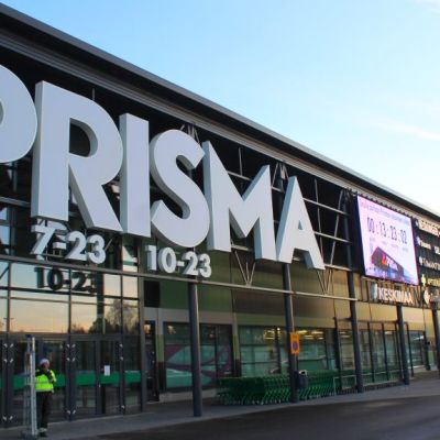 Keskimaan jättimarkettia täydentää 18 vuokralaista omissa liikkeissään.