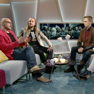 Juri Nummelin, Mike Pohjola, Terra Tevajärvi ja toimittaja.