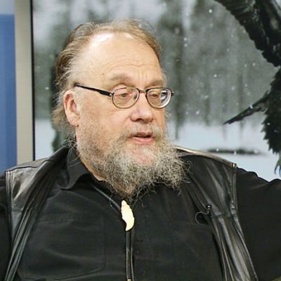Suomalaisen luontokuvauksen pioneeri Hannu Hautala jakeli studiossa vinkkejä aloitteleville kuvaajille.