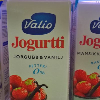 Kirjoitusvirhe Valion jogurttipurkissa.