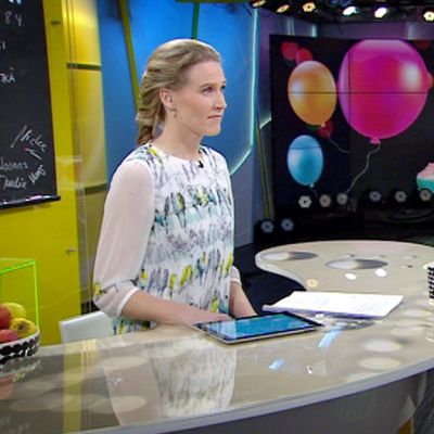 Aamu-tv:ssä annettiin vinkkejä miten järjestää helposti hauskat synttärit kotona. Marja Sannikan (vas.) vieraana oli helsinkiläisen Leikkipuisto Linjan ohjaaja Hanna Laine.