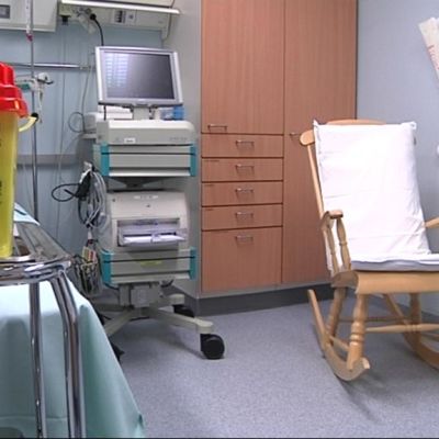 Synnytysosaston synnytyssali Päjät-Hämeen keskussairaala