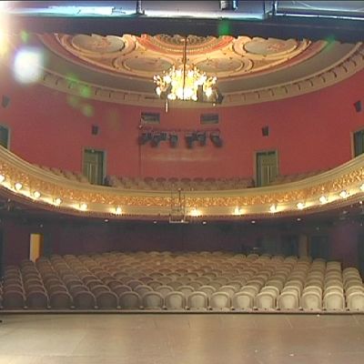Porin Teatterin päänäyttämön katsomossa on istumapaikkoja kaikkiaan 313.