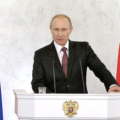 Vladimir Putin pitää puhettaan.